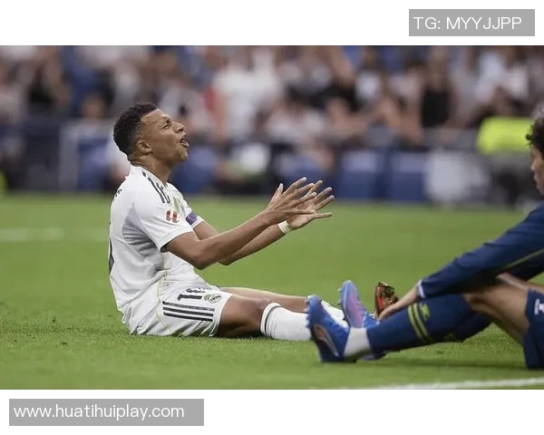 锁定胜局莱万特后场失误助攻格列兹曼轻松梅开二度